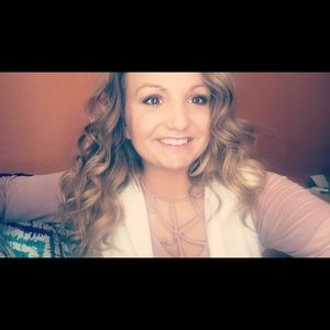 Meet your Posher, Kayla